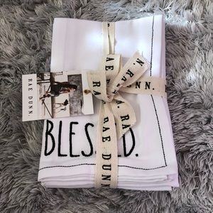 NWT Rae Dunn 4/pc Embroidered Napkins